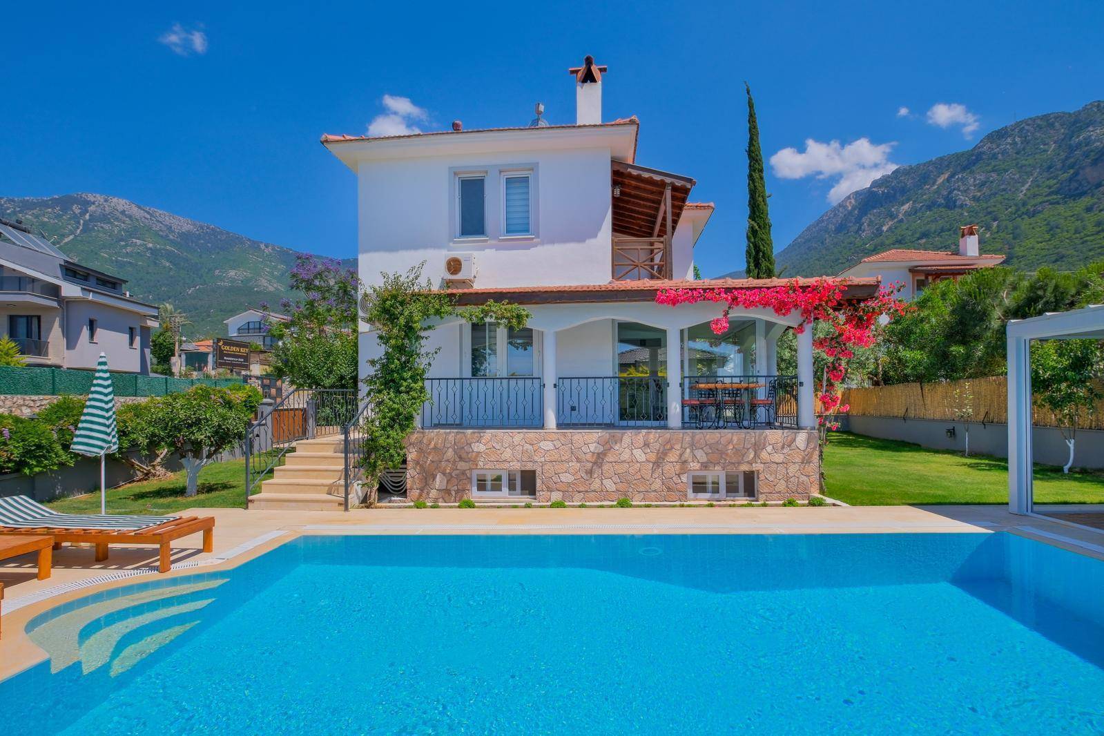 Fethiye Ölüdeniz'de Modern Tasarımlı, Özel Havuzlu, Geniş Villa 45595