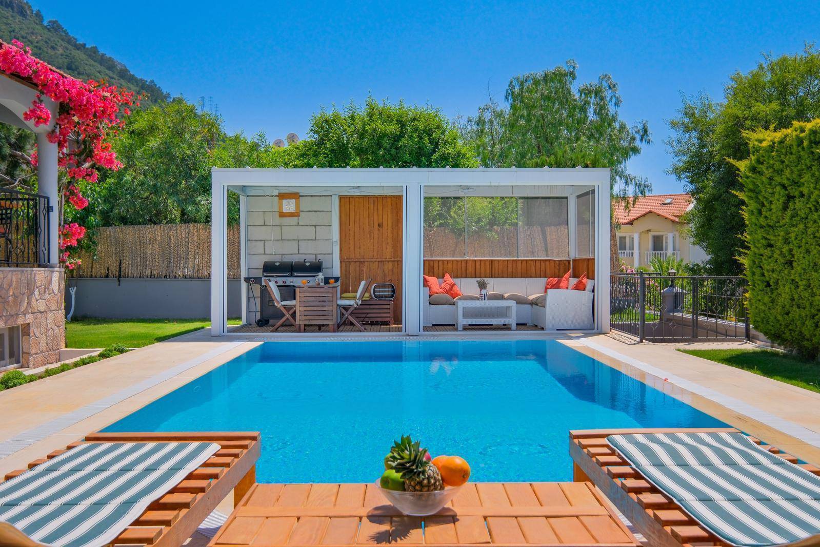 Fethiye Ölüdeniz'de Modern Tasarımlı, Özel Havuzlu, Geniş Villa 45595 — 2