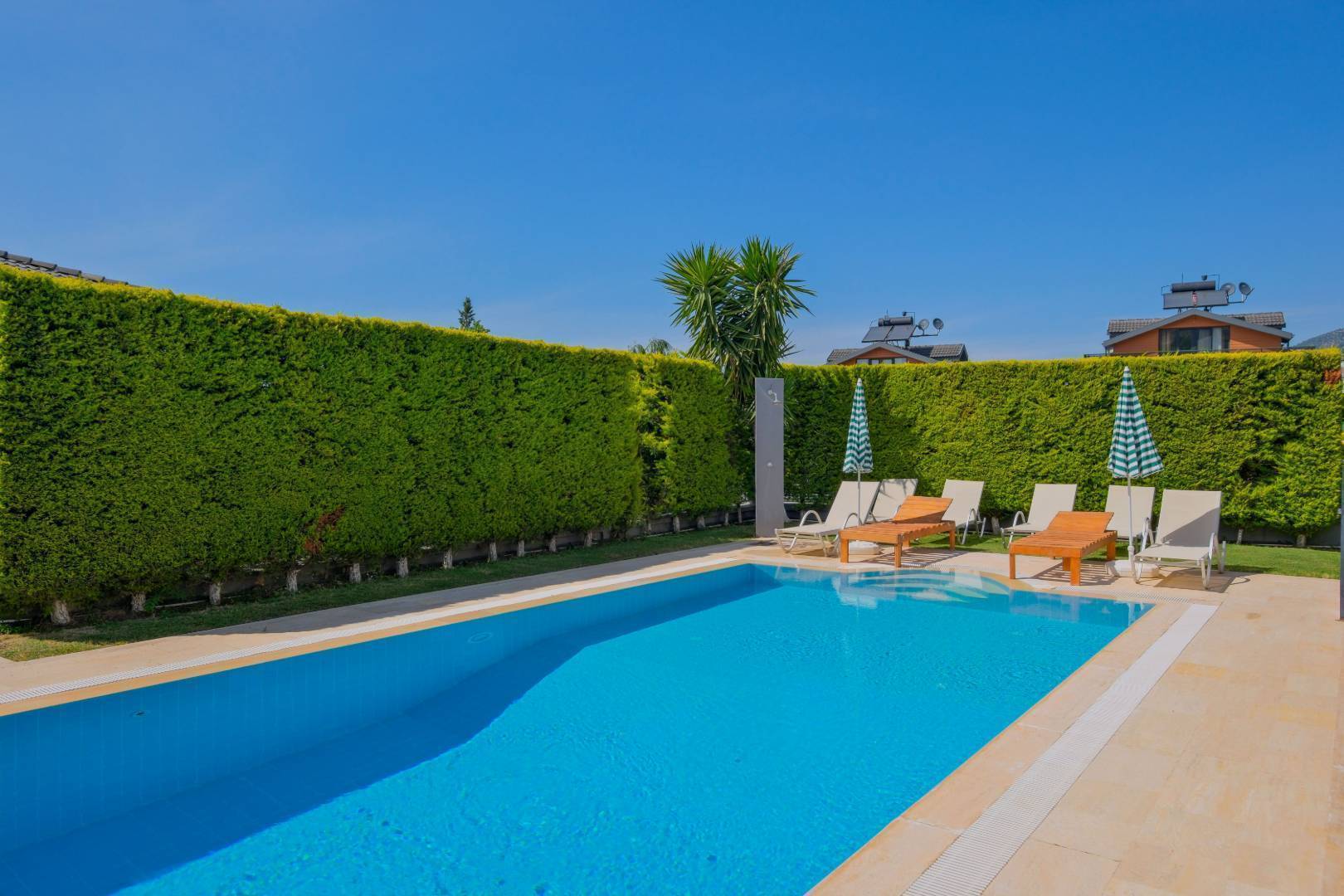 Fethiye Ölüdeniz'de Modern Tasarımlı, Özel Havuzlu, Geniş Villa 45595 — 3