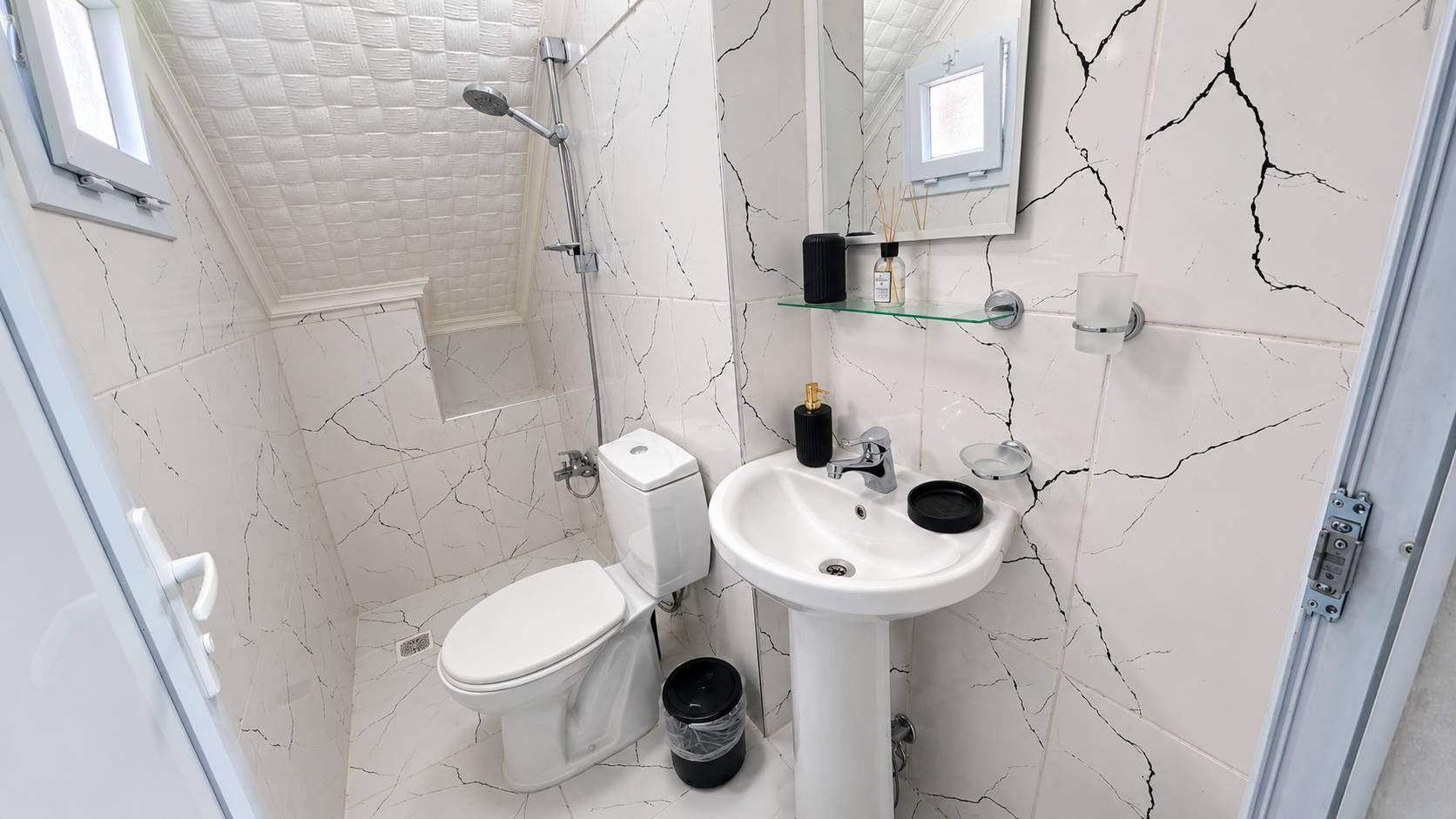 Seydikemer Gerişburnu'nda Doğa İle İç İçe, Özel Havuzlu, Konforlu Villa