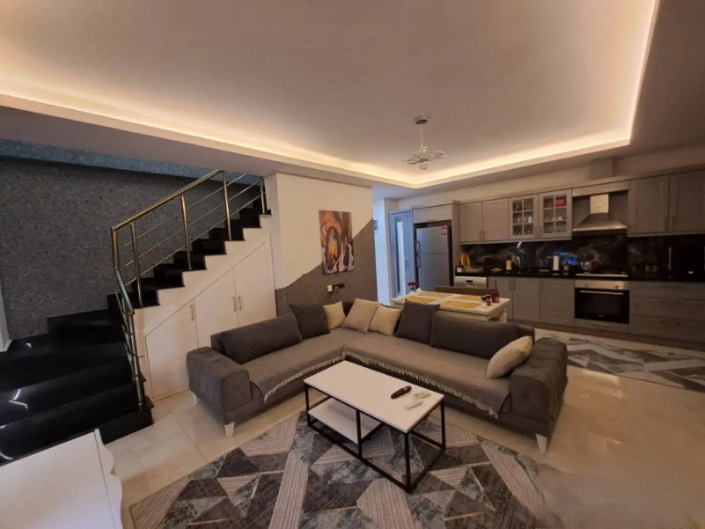 Alanya Kestel'de Geniş Ailelere Uygun, Ortak Havuzlu, Modern Dubleks Daire