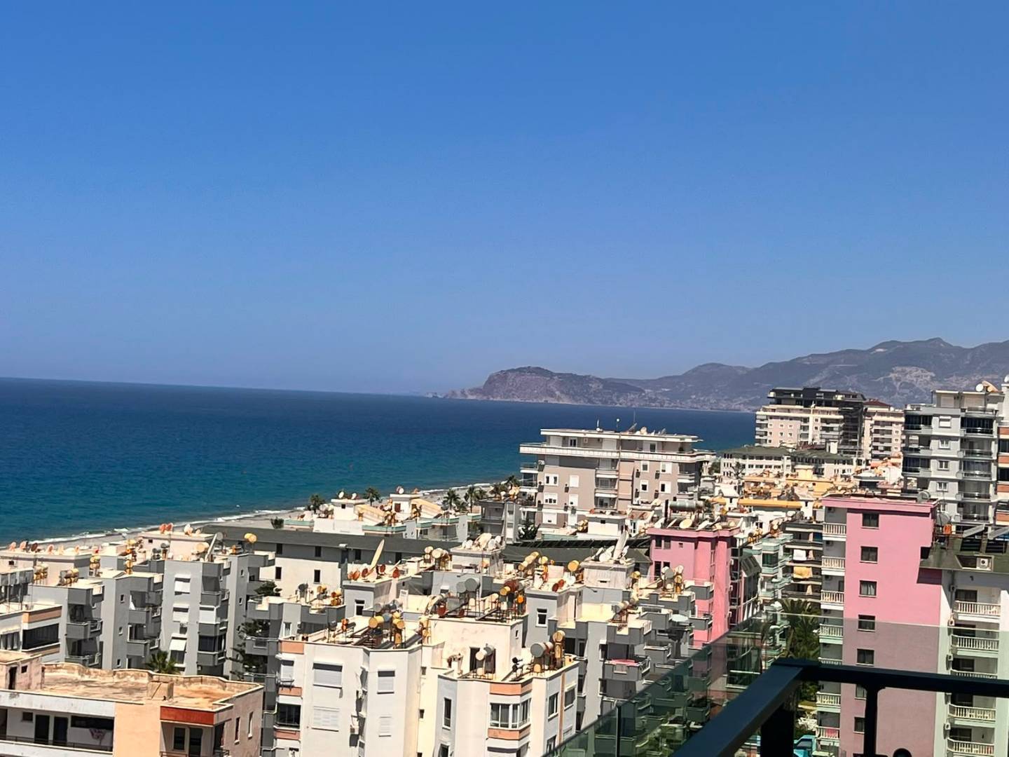 Alanya Mahmutlar'da Denize Yakın, Aquaparklı, Konforlu Daire