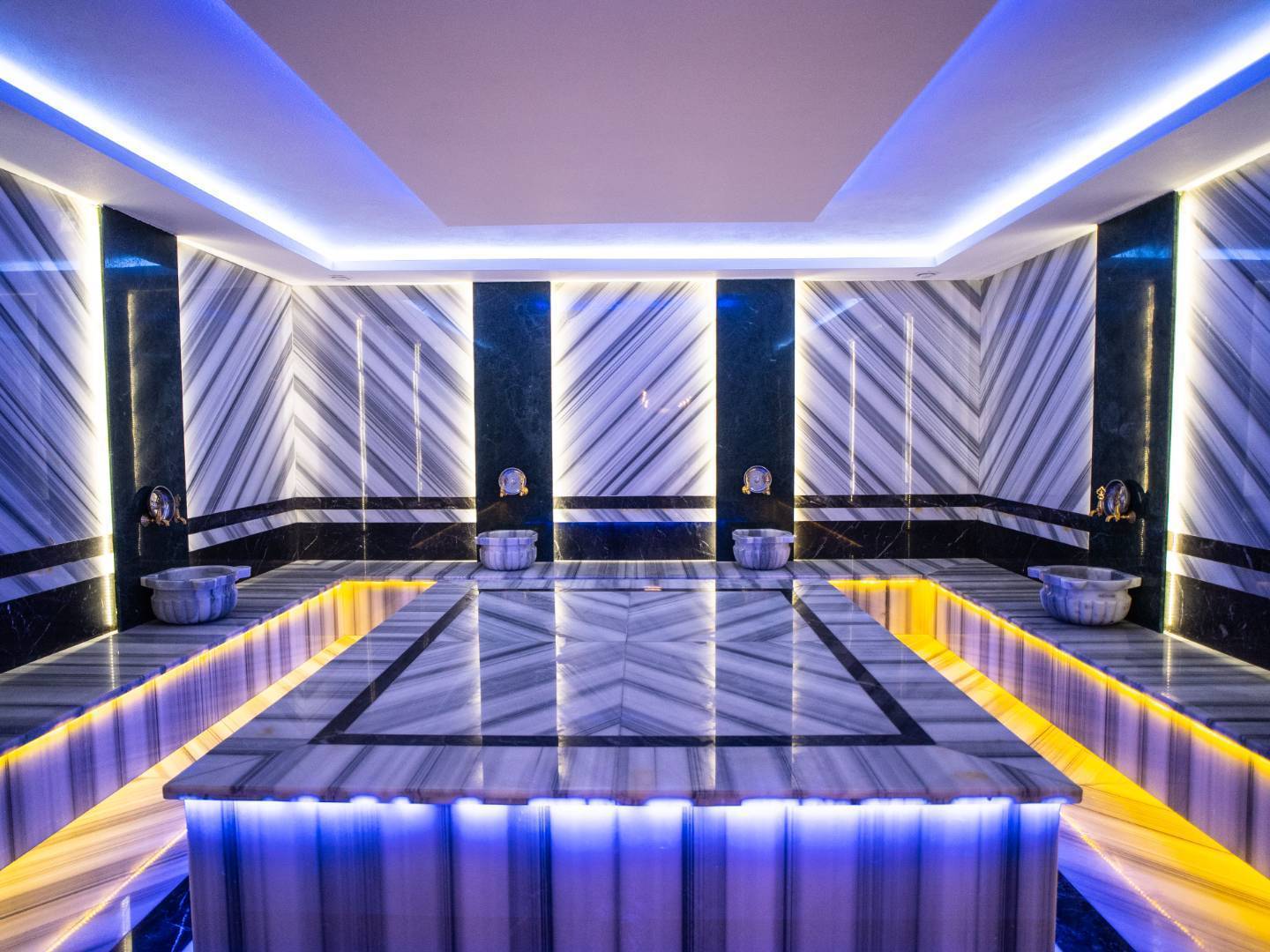 Alanya Mahmutlar'da Denize Yakın, Aquaparklı, Konforlu Daire