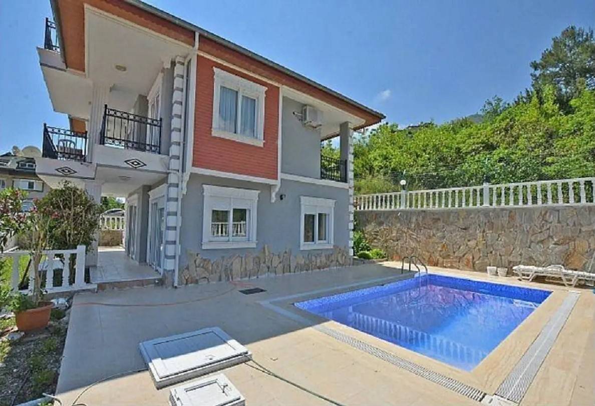 Alanya Tepe'de Deniz ve Orman Manzaralı, Özel Havuzlu, Lüks Villa