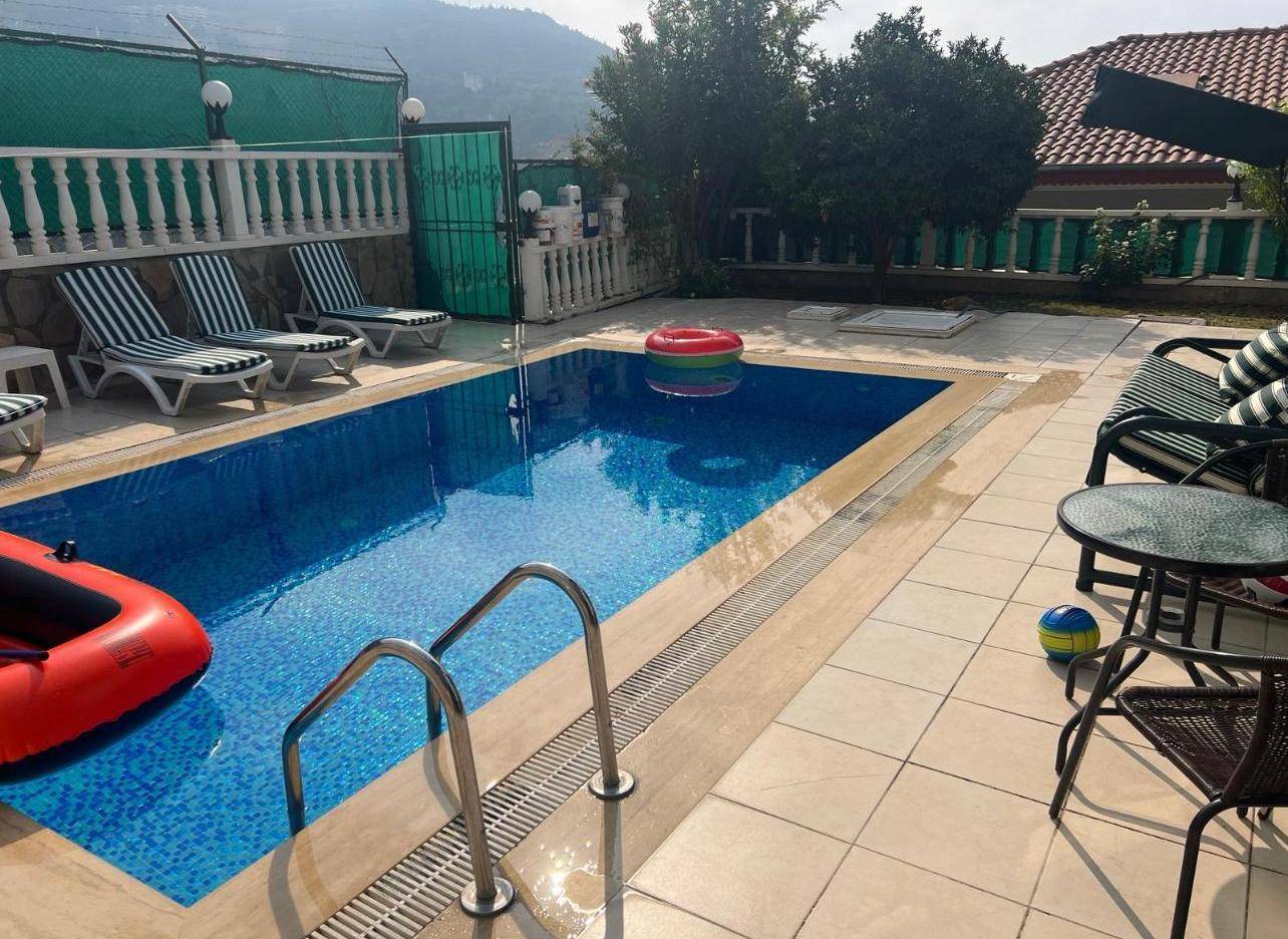 Alanya Tepe'de Deniz ve Orman Manzaralı, Özel Havuzlu, Lüks Villa