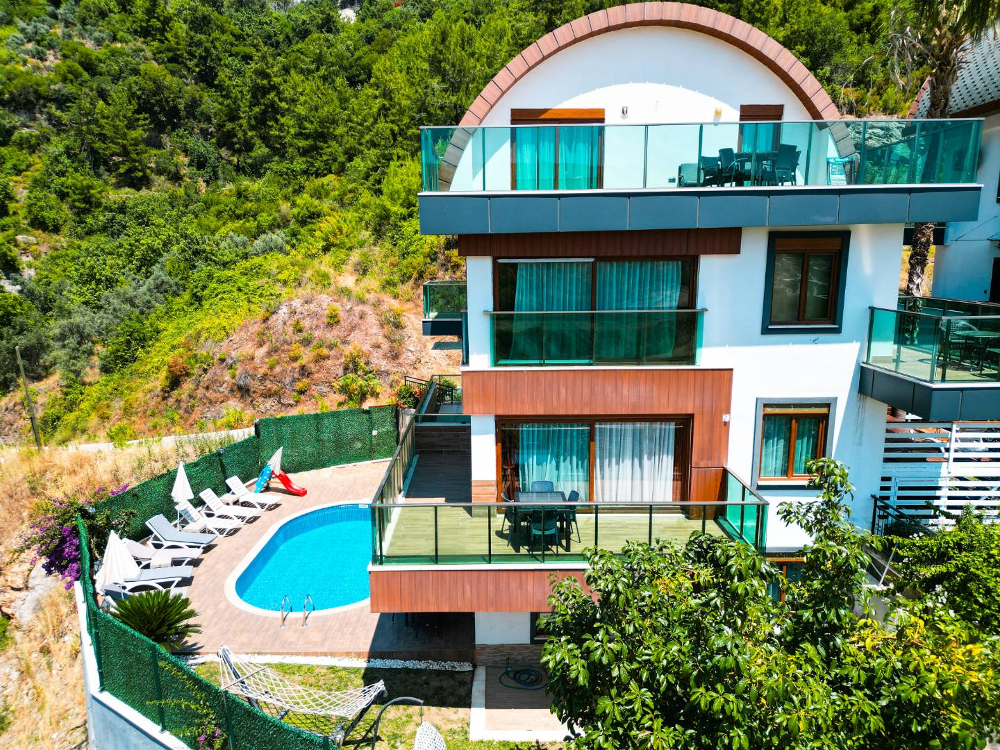 Alanya'da Merkezi Konumda, Deniz Manzaralı, Özel Havuzlu, Geniş Villa 36063