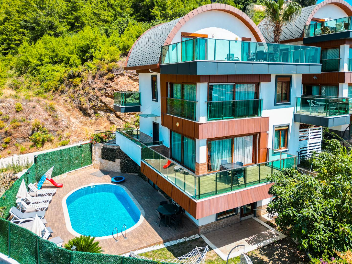 Alanya'da Merkezi Konumda, Deniz Manzaralı, Özel Havuzlu, Geniş Villa 36063 — 2
