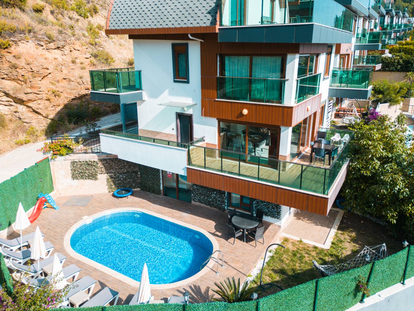 Alanya'da Merkezi Konumda, Deniz Manzaralı, Özel Havuzlu, Geniş Villa 36063 — 3
