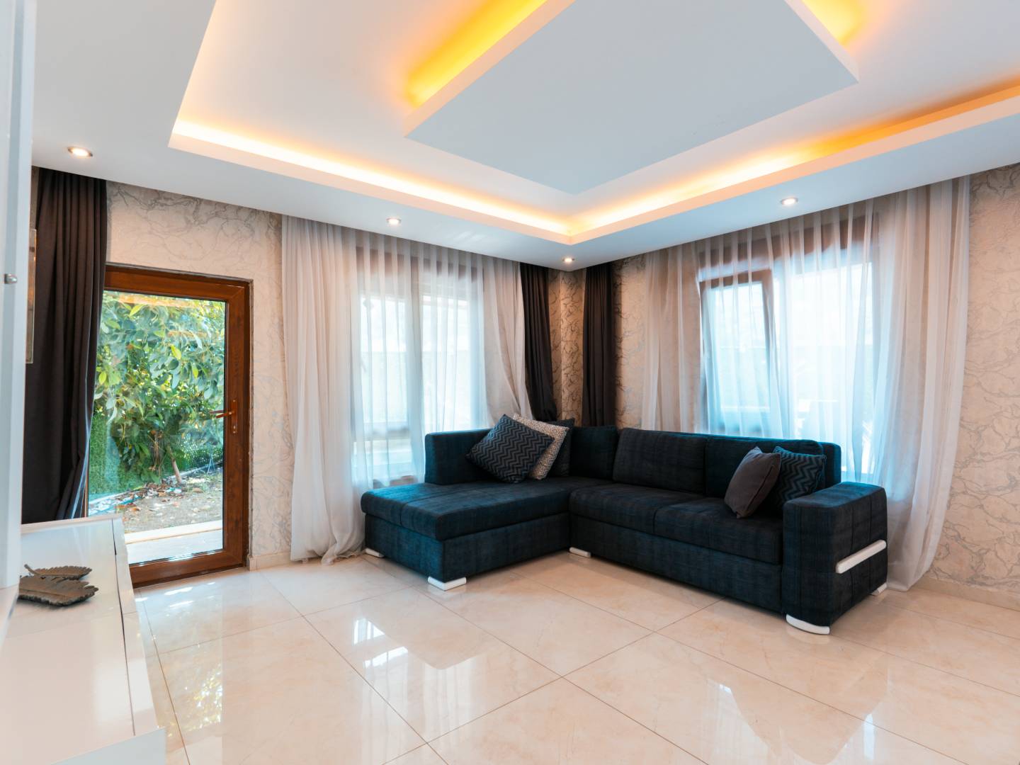 Alanya'da Merkezi Konumda, Deniz Manzaralı, Özel Havuzlu, Geniş Villa