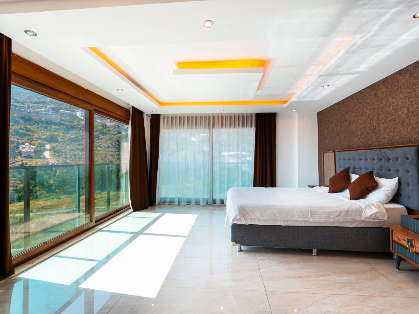 Alanya'da Merkezi Konumda, Deniz Manzaralı, Özel Havuzlu, Geniş Villa