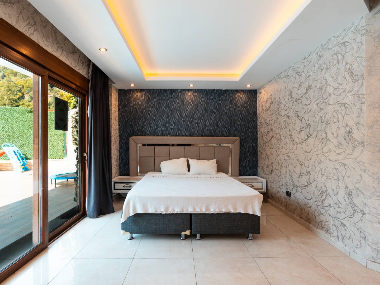 Alanya'da Merkezi Konumda, Deniz Manzaralı, Özel Havuzlu, Geniş Villa
