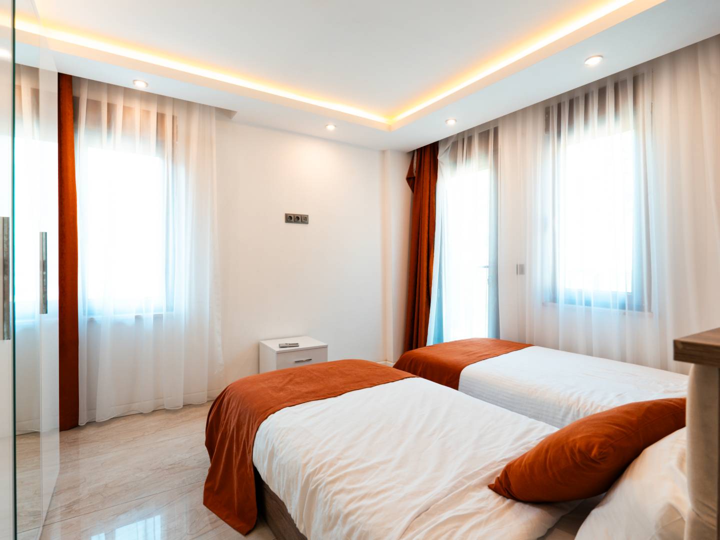 Alanya'da Merkezi Konumda, Deniz Manzaralı, Özel Havuzlu, Geniş Villa
