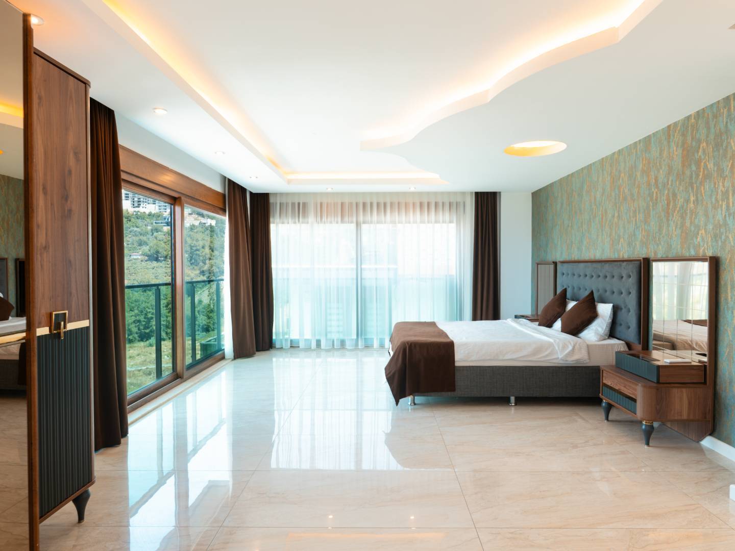 Alanya'da Muhteşem Deniz Manzaralı, Özel Havuzlu, Geniş Villa