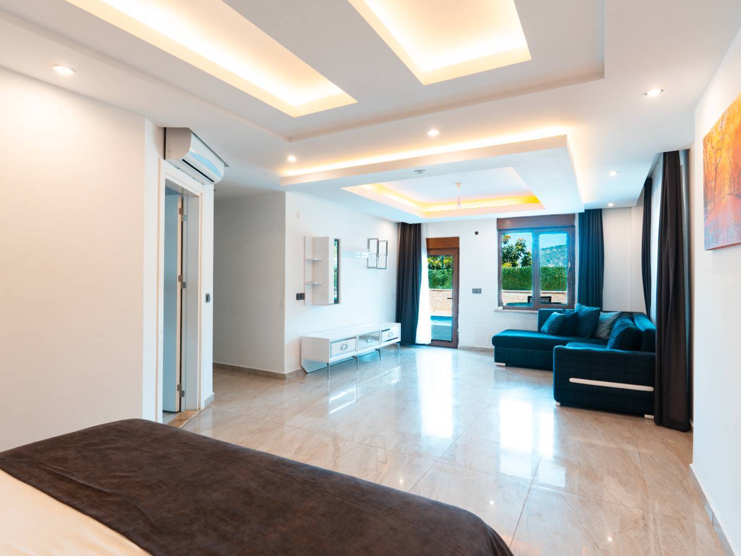 Alanya'da Muhteşem Deniz Manzaralı, Özel Havuzlu, Geniş Villa