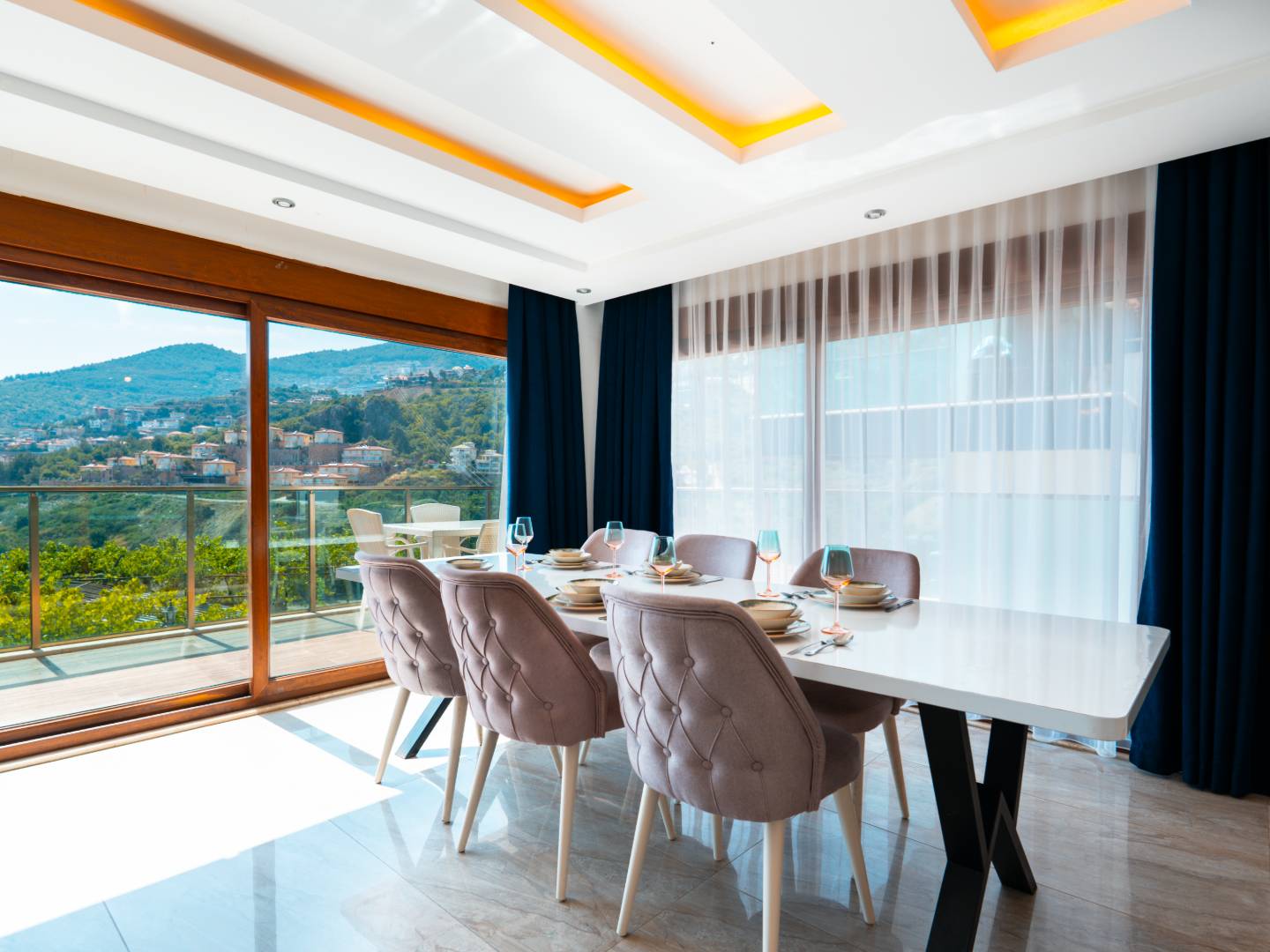 Alanya'da Muhteşem Deniz Manzaralı, Özel Havuzlu, Geniş Villa