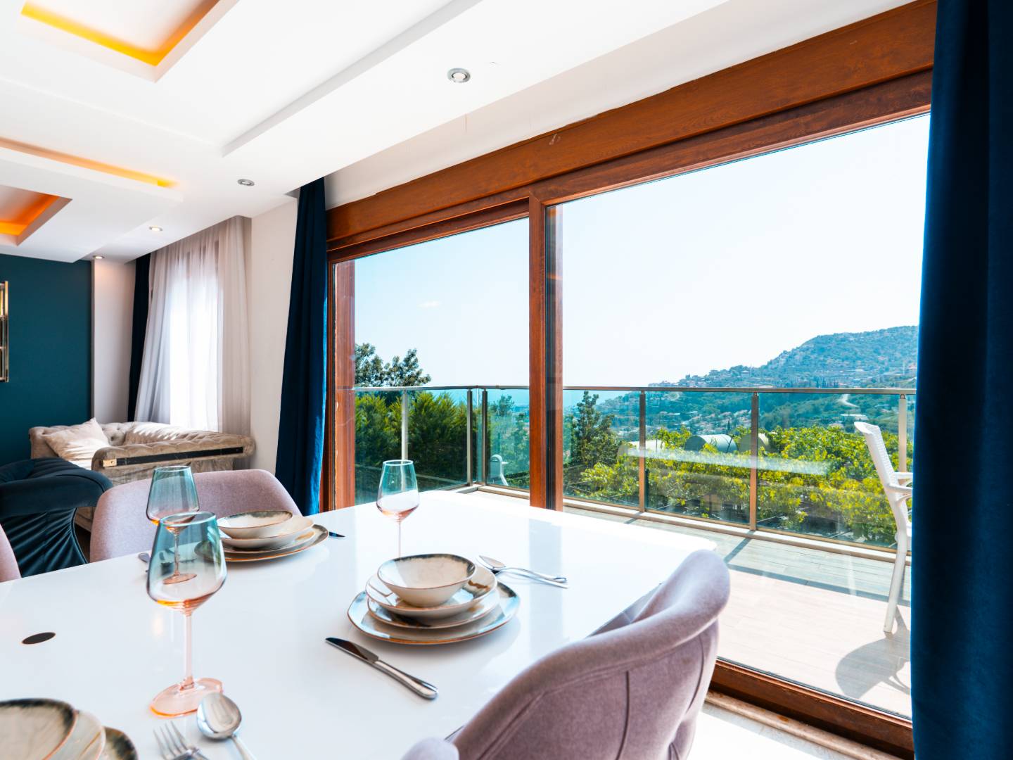 Alanya'da Muhteşem Deniz Manzaralı, Özel Havuzlu, Geniş Villa