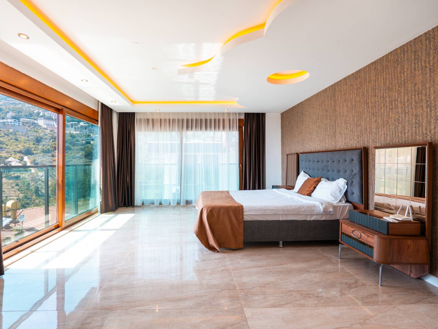 Alanya'da Muhteşem Deniz Manzaralı, Özel Havuzlu, Geniş Villa