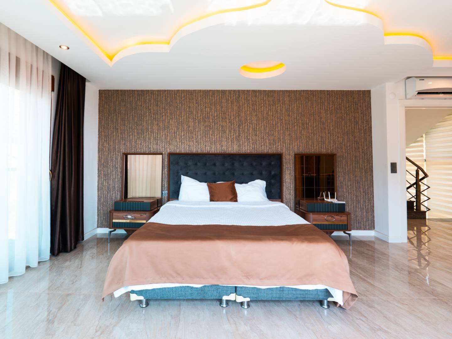 Alanya'da Muhteşem Deniz Manzaralı, Özel Havuzlu, Geniş Villa