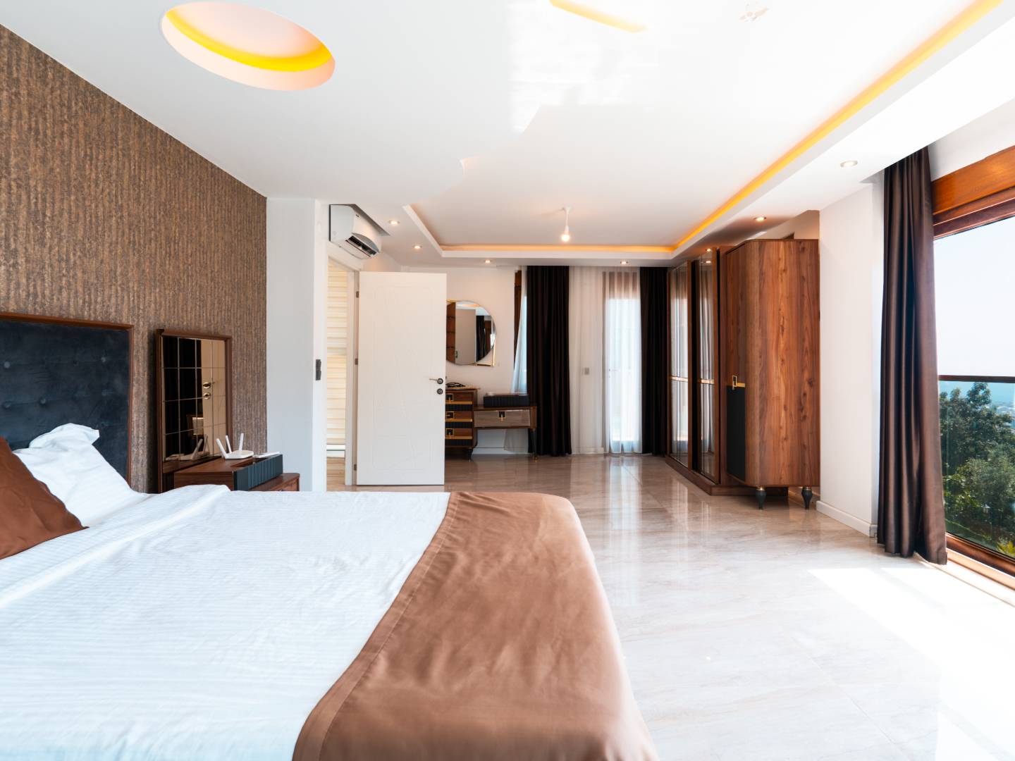 Alanya'da Muhteşem Deniz Manzaralı, Özel Havuzlu, Geniş Villa