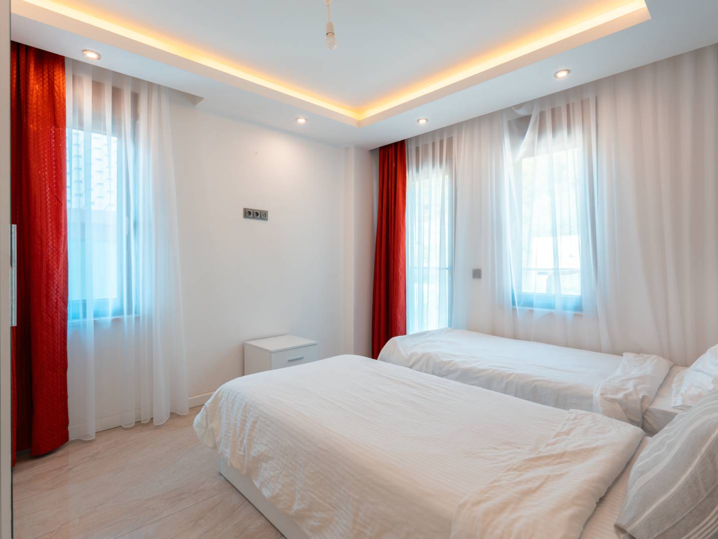 Alanya'da Muhteşem Deniz Manzaralı, Özel Havuzlu, Geniş Villa
