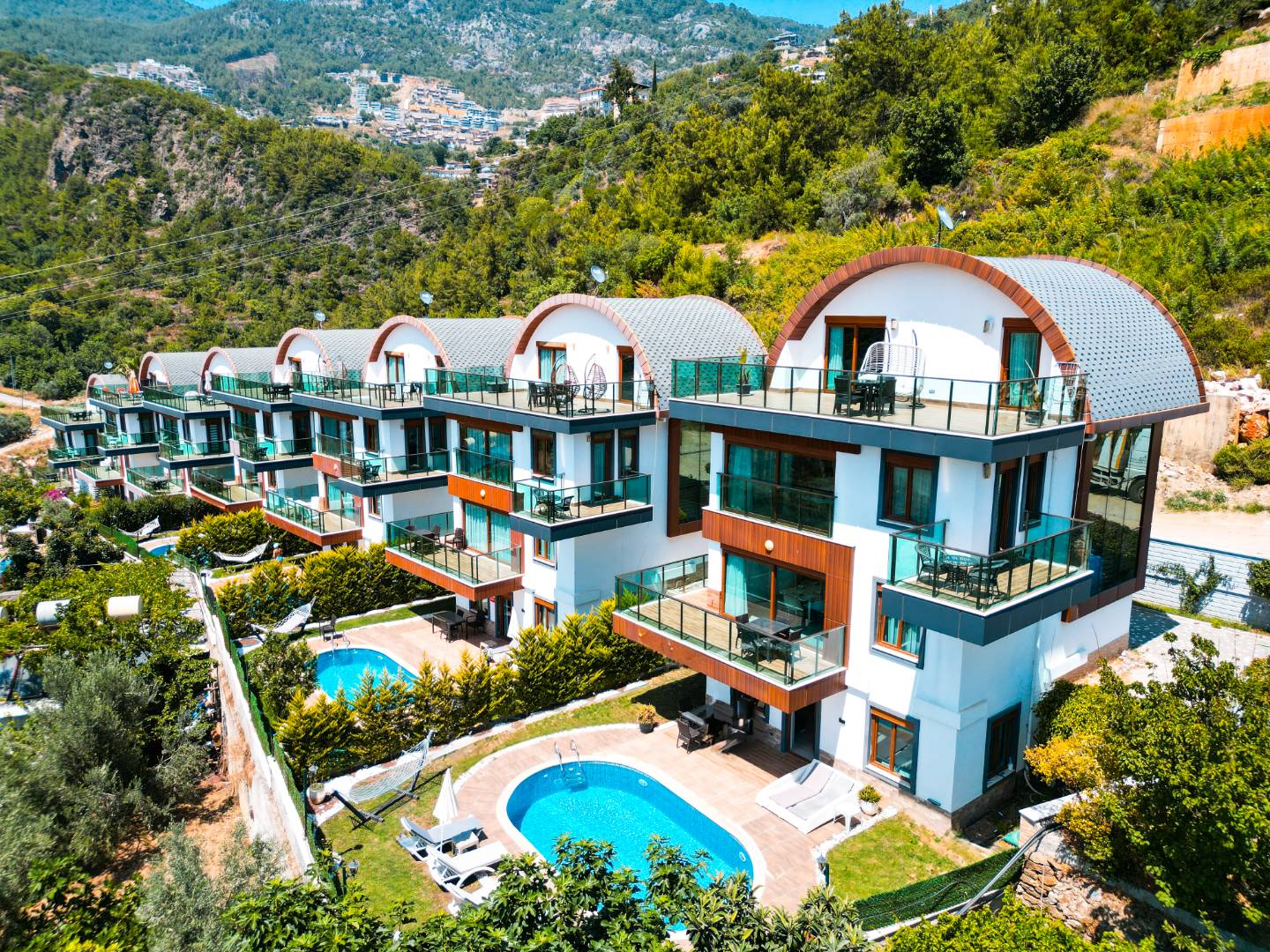 Alanya'da Muhteşem Deniz Manzaralı, Özel Havuzlu, Geniş Villa