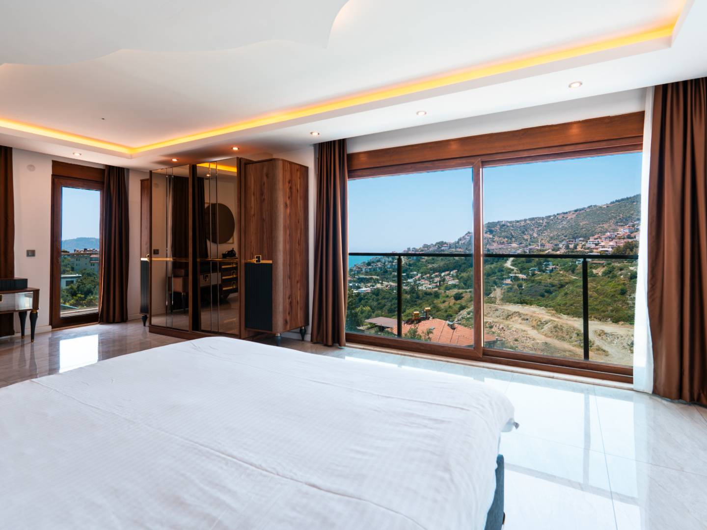 Antalya Alanya'da Geniş Ailelere Uygun, Özel Havuzlu, 5+1 Villa