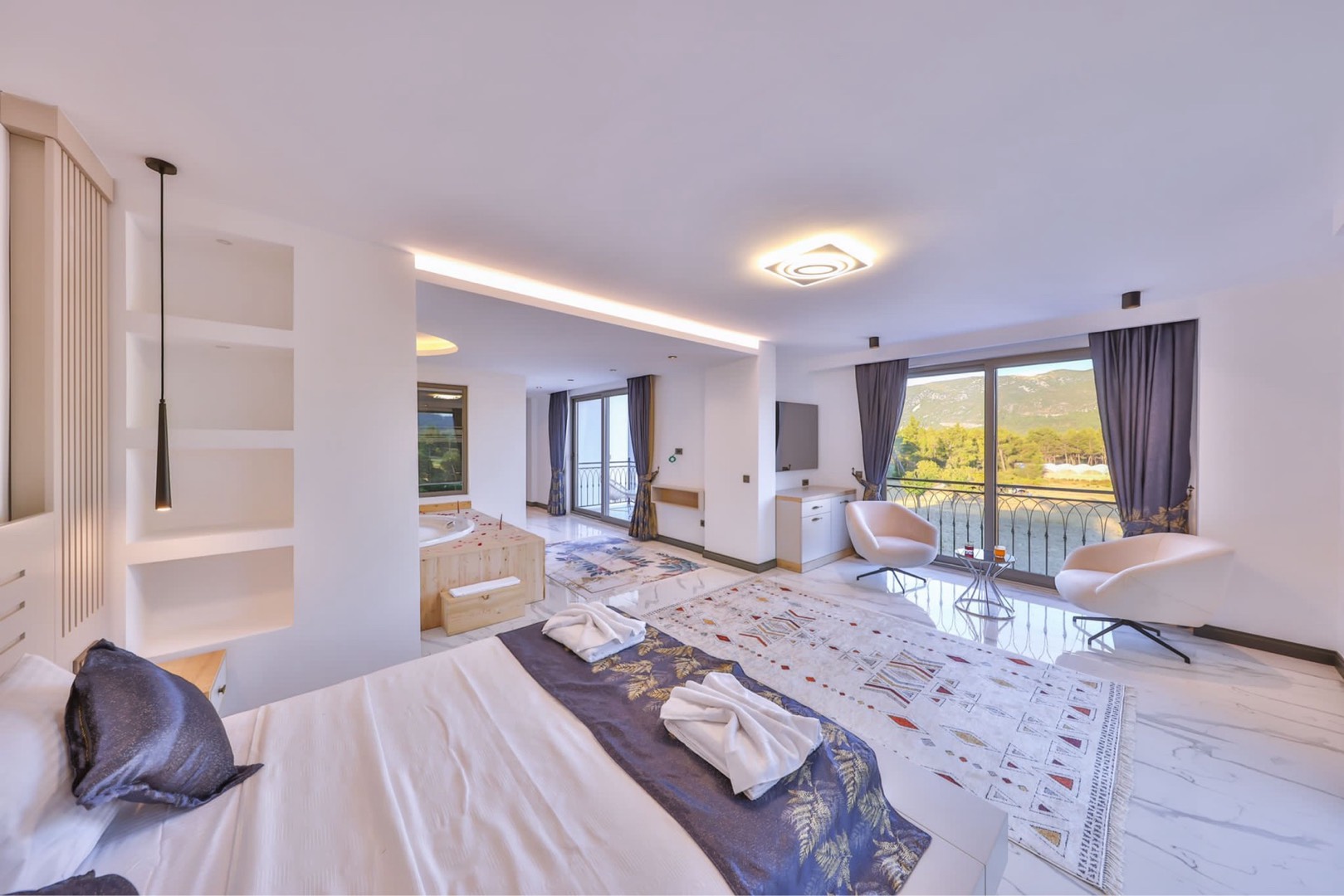 Kaş Uğrar'da Geniş Ailelere Uygun, Özel Havuzlu, Geniş Villa