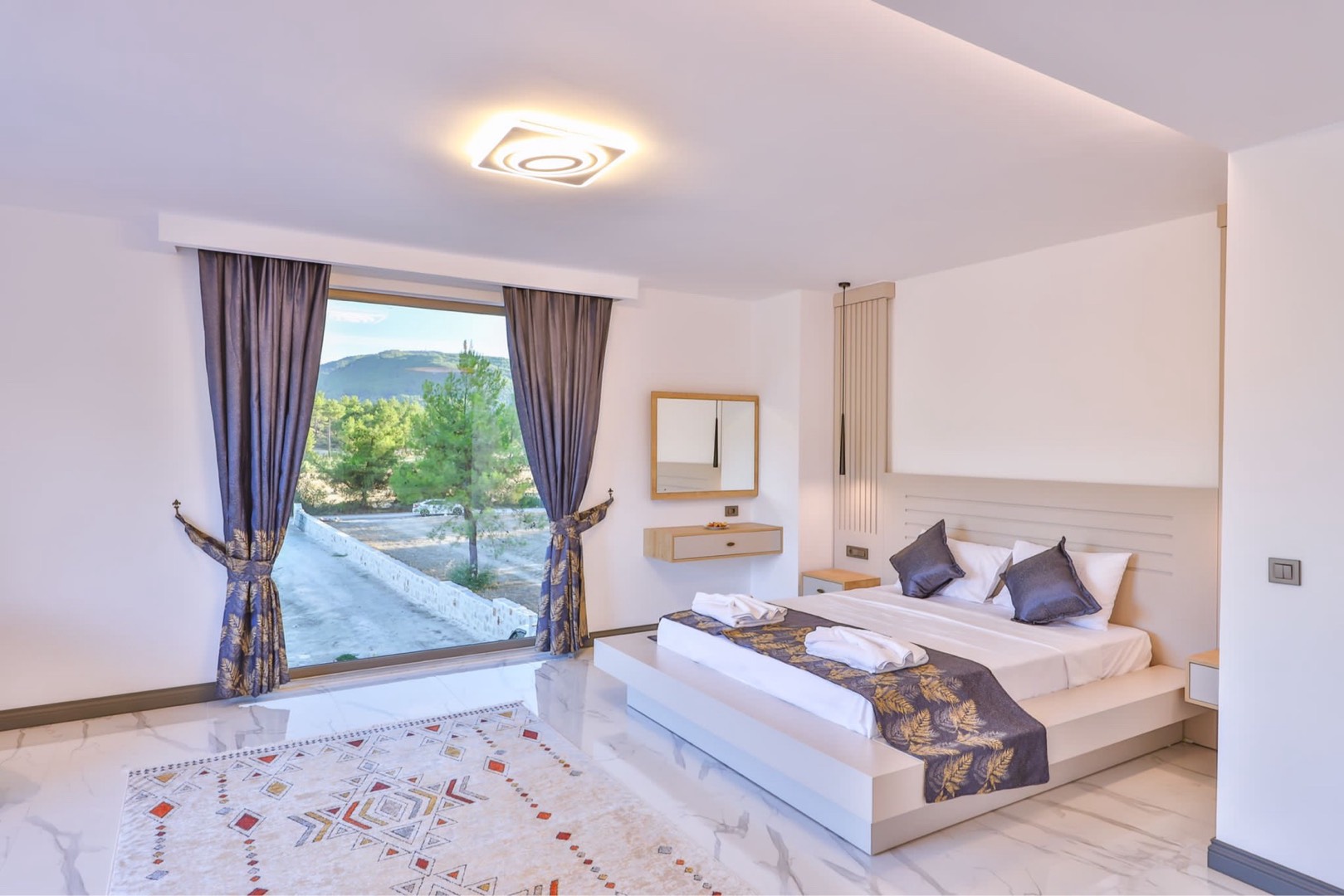 Kaş Uğrar'da Geniş Ailelere Uygun, Özel Havuzlu, Geniş Villa