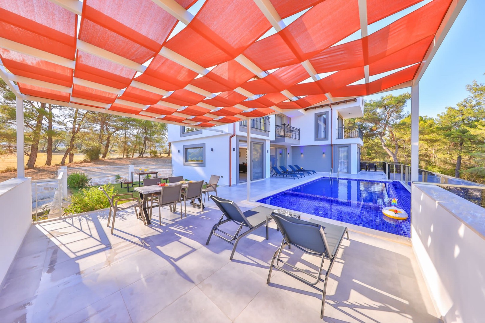 Kaş Uğrar'da Geniş Ailelere Uygun, Özel Havuzlu, Geniş Villa