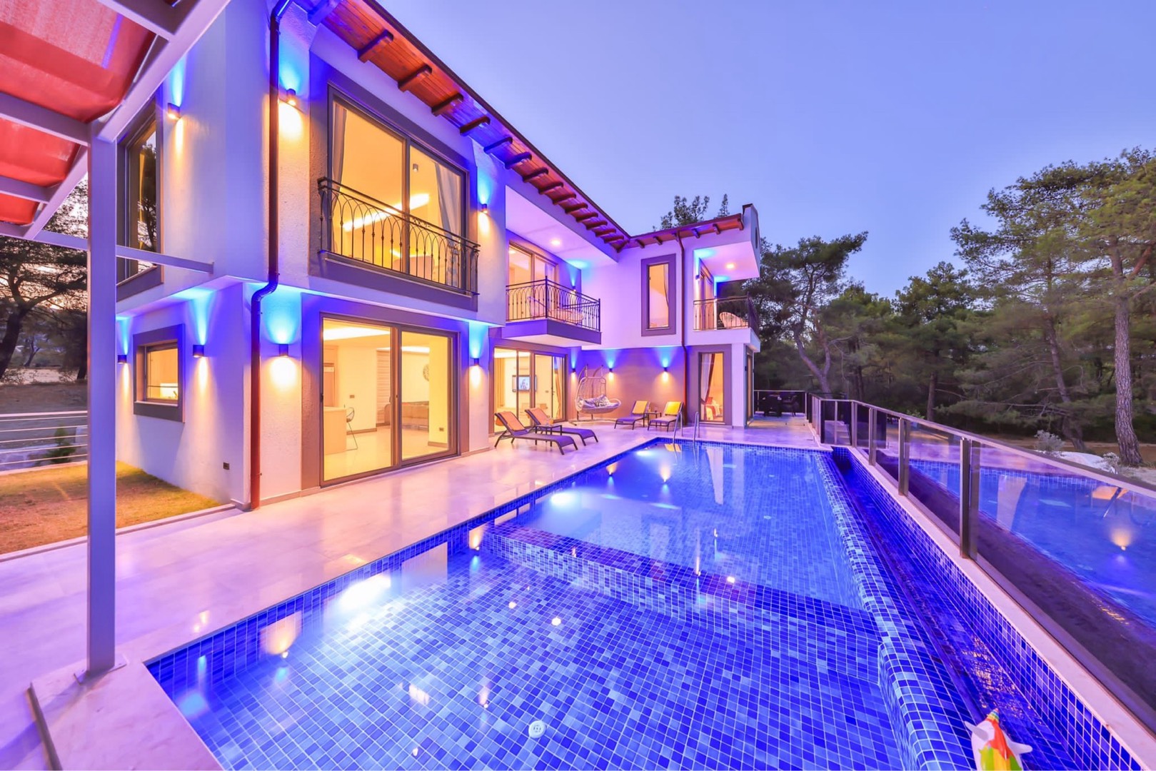 Kaş Uğrar'da Geniş Ailelere Uygun, Özel Havuzlu, Geniş Villa