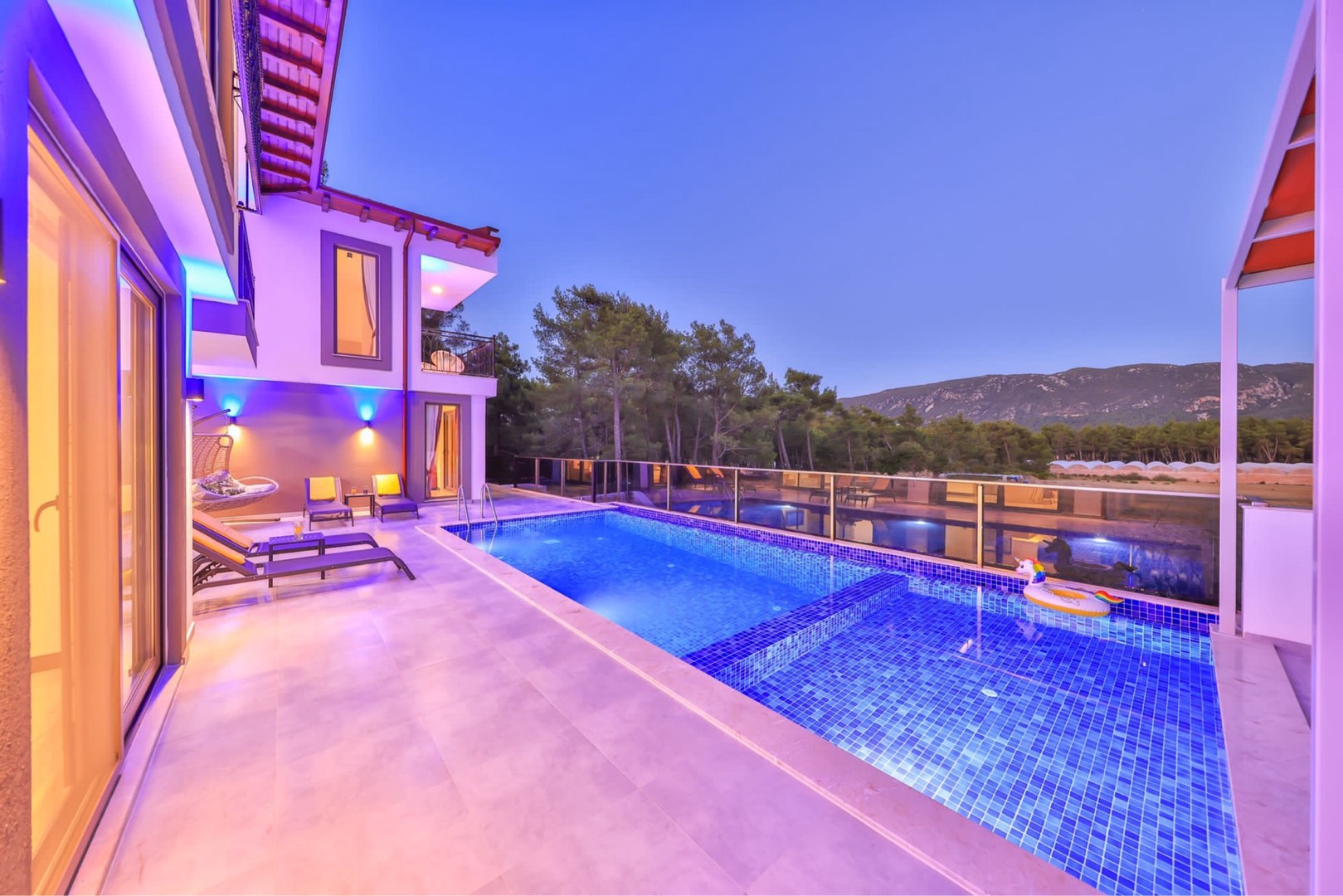 Kaş Uğrar'da Geniş Ailelere Uygun, Özel Havuzlu, Geniş Villa