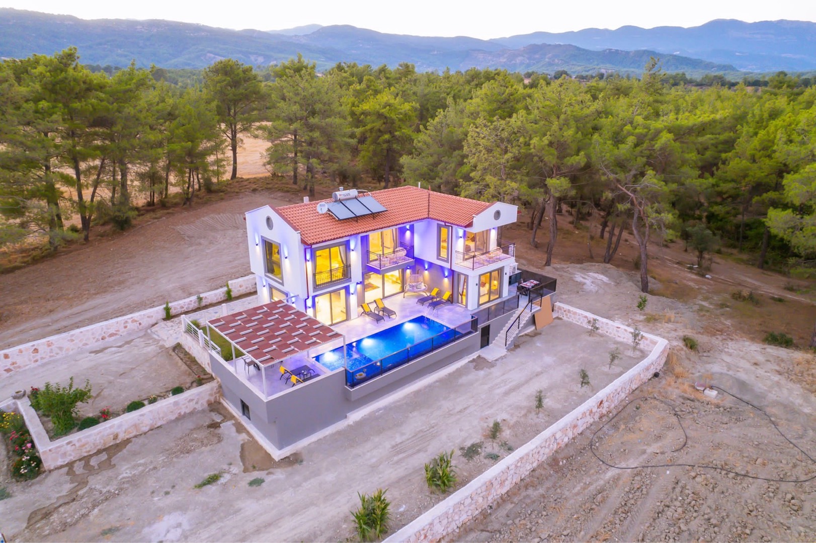 Kaş Uğrar'da Geniş Ailelere Uygun, Özel Havuzlu, Geniş Villa