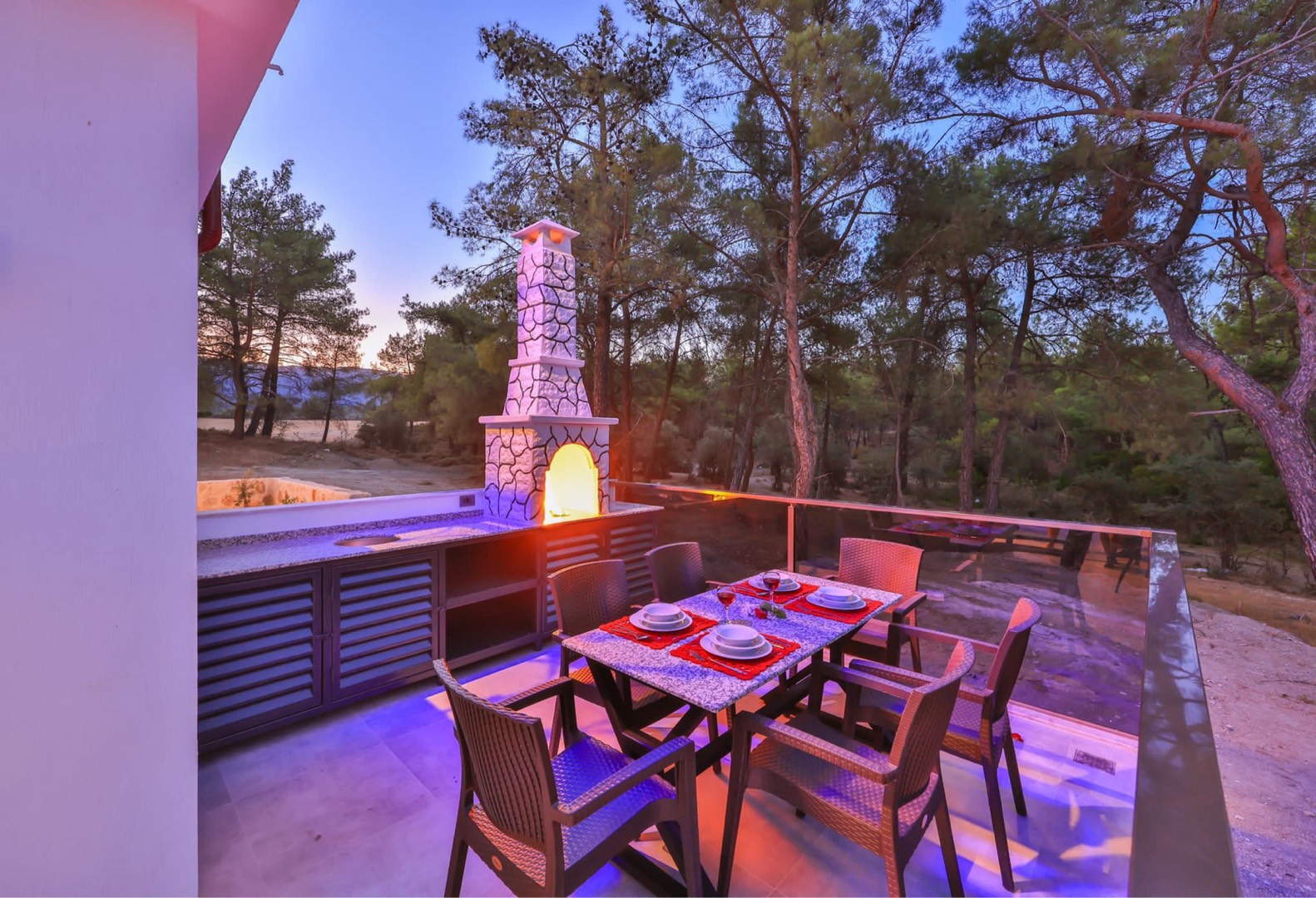 Kaş Uğrar'da Geniş Ailelere Uygun, Özel Havuzlu, Geniş Villa