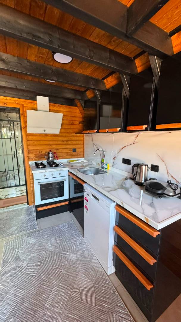 Antalya Konyaaltı'nda Sakin Konumda, Özel Isıtmalı Havuzlu, Modern Bungalov