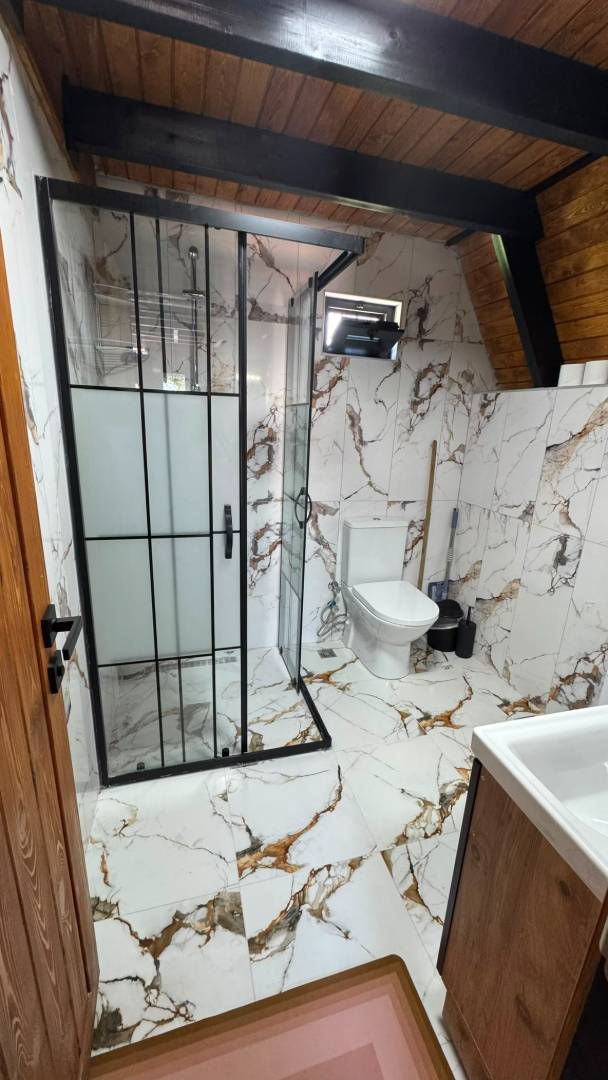 Antalya Konyaaltı'nda Sakin Konumda, Özel Isıtmalı Havuzlu, Modern Bungalov