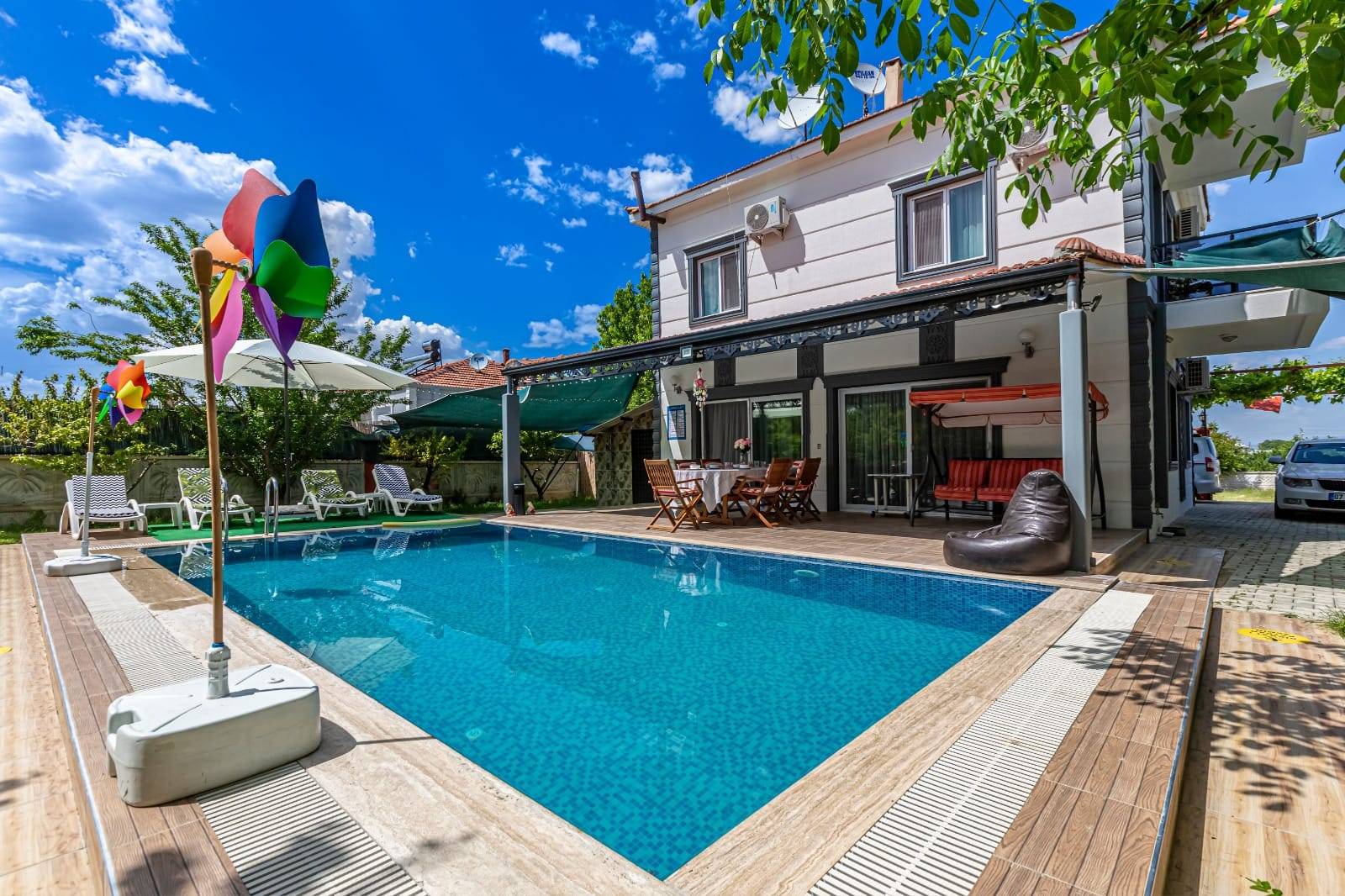 Antalya Korkuteli'nde Geniş Bahçeli, Özel Havuzlu, Konforlu Villa