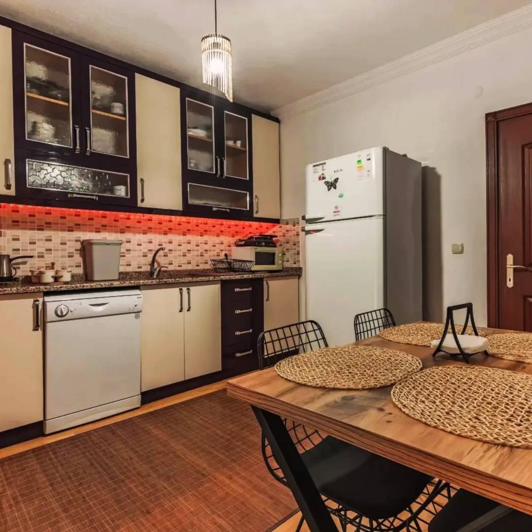 Antalya Korkuteli'nde Geniş Bahçeli, Özel Havuzlu, Konforlu Villa