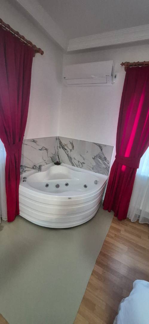 Antalya Korkuteli'nde Geniş Bahçeli, Özel Havuzlu, Konforlu Villa