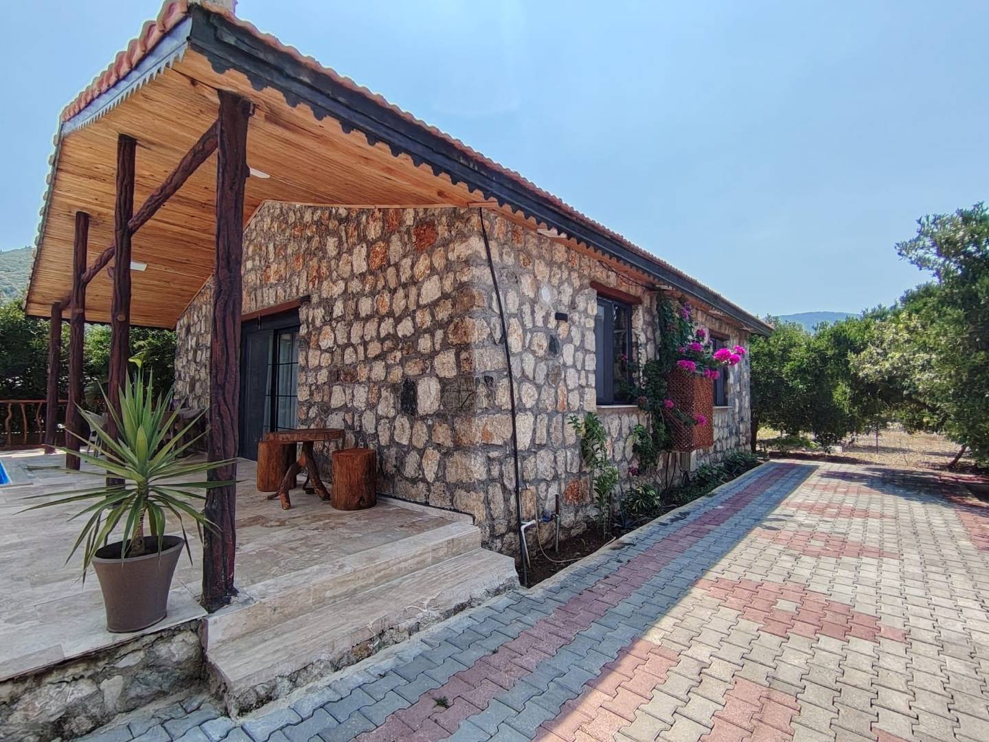 Antalya Kumluca'da Çekirdek Ailelere Uygun, Özel Havuzlu, Taş Villa