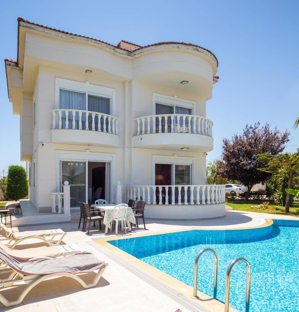 Antalya Serik'te Site İçerisinde, Özel Havuzlu, Geniş Bahçeli Villa 21665 — 2