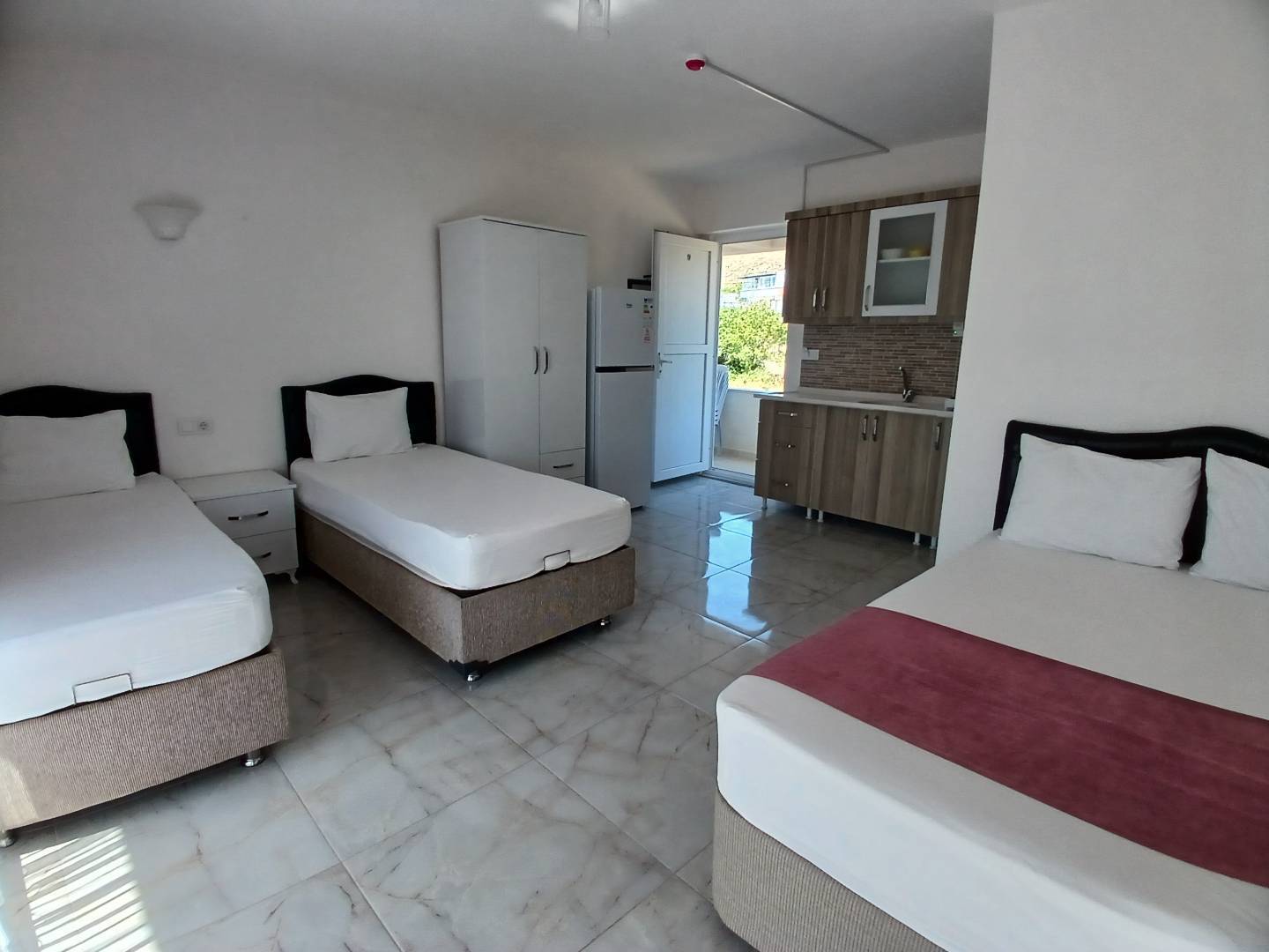Balıkesir Avşa'da Denize Yakın, 4 Kişilik, Kiralık Suite Daire