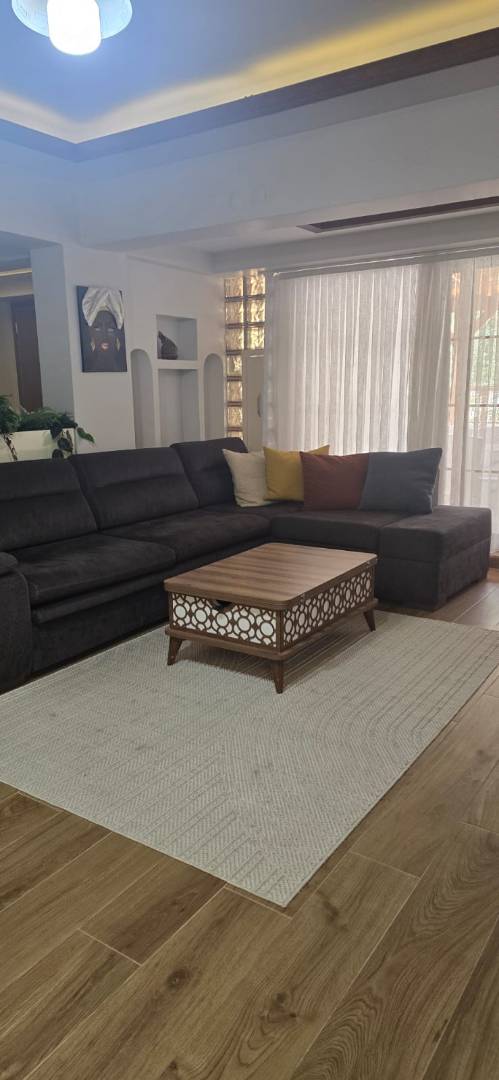 Aydın Didim'de Merkezi Konumda, Geniş Ailelere Uygun, 4+1 Villa