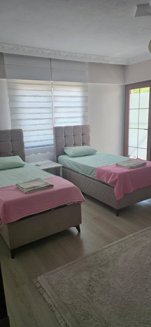 Aydın Didim'de Merkezi Konumda, Geniş Ailelere Uygun, 4+1 Villa