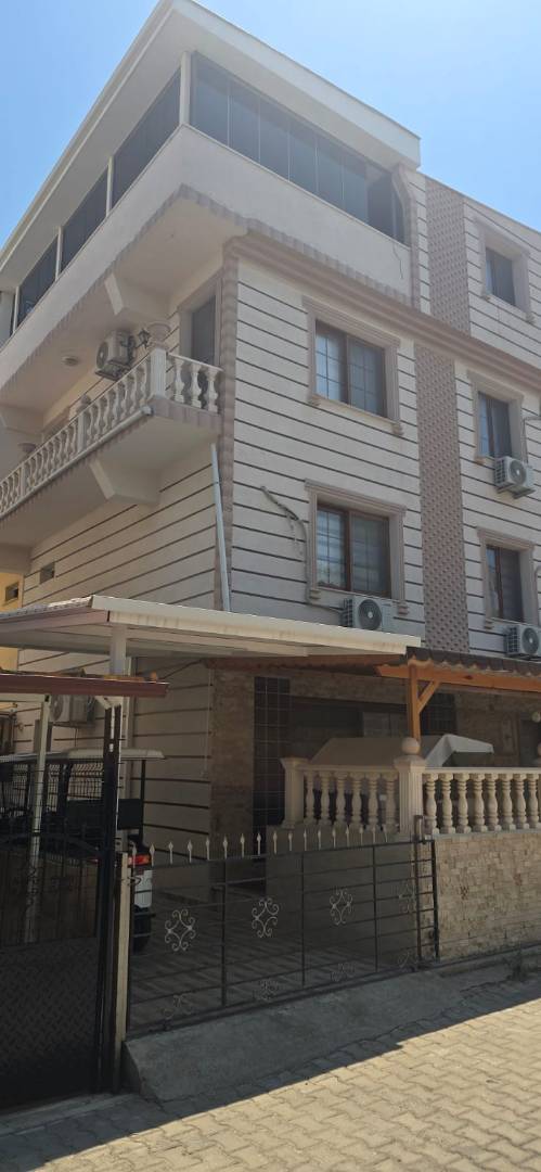 Aydın Didim'de Merkezi Konumda, Geniş Ailelere Uygun, 4+1 Villa