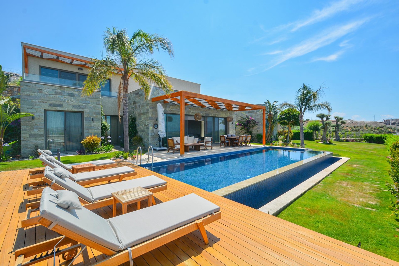 Bodrum Konacık'ta Deniz Manzaralı Özel Havuzlu Malikane 44757