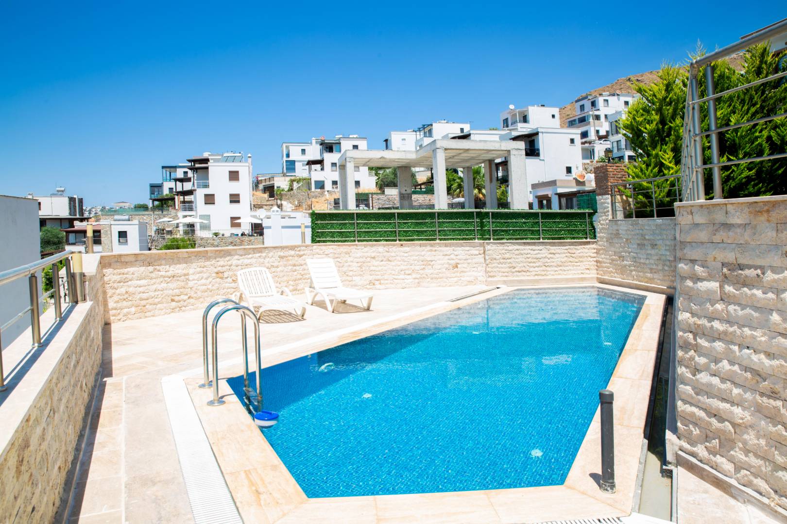 Bodrum Peksimet'te Göz Alıcı Deniz Manzaralı, Özel Havuzlu, 2+1 Villa
