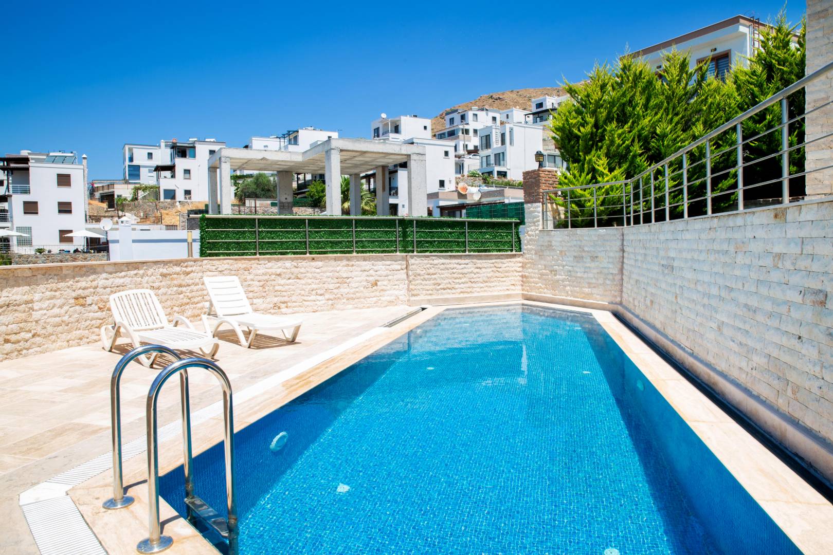 Bodrum Peksimet'te Göz Alıcı Deniz Manzaralı, Özel Havuzlu, 2+1 Villa