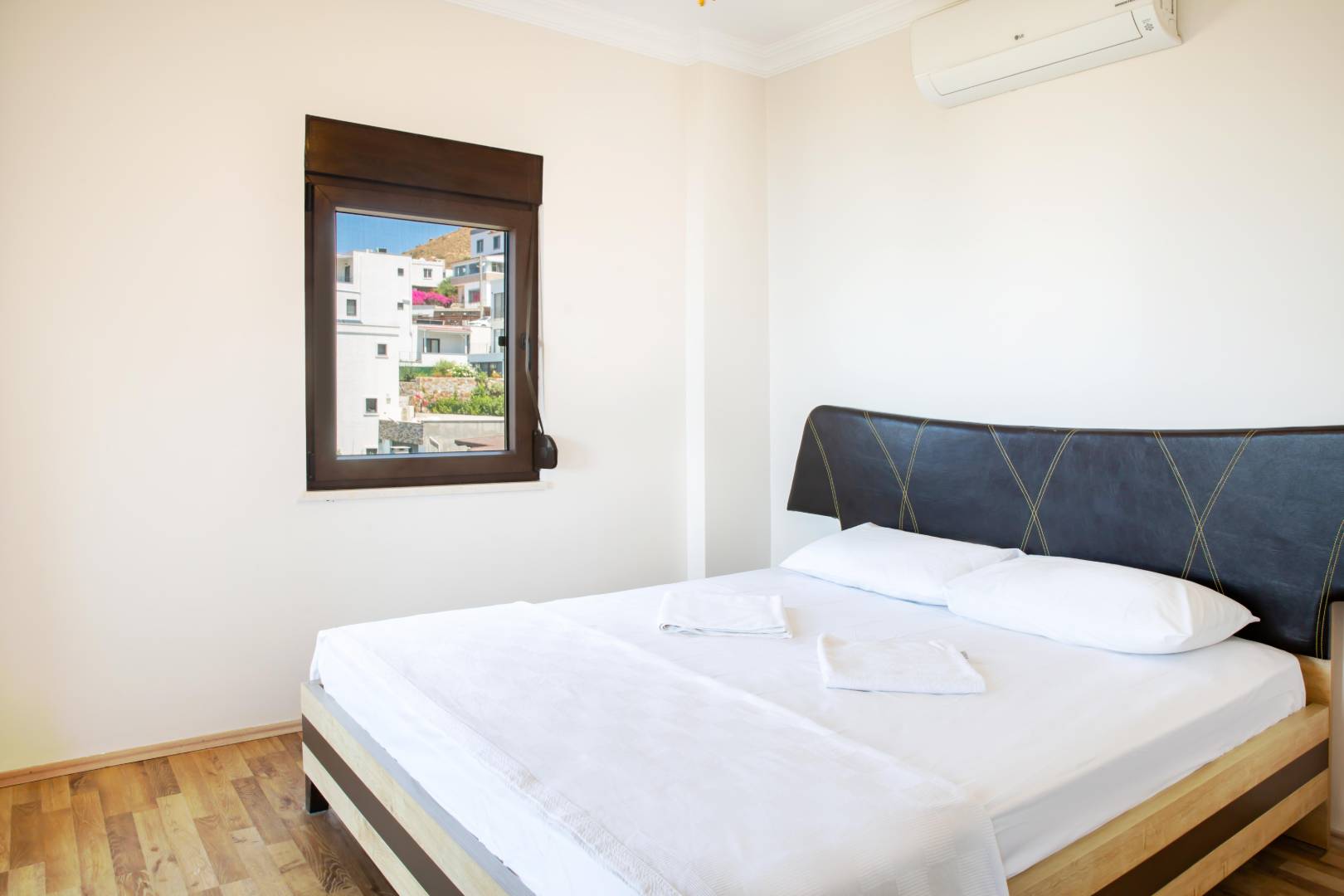 Bodrum Peksimet'te Göz Alıcı Deniz Manzaralı, Özel Havuzlu, 2+1 Villa