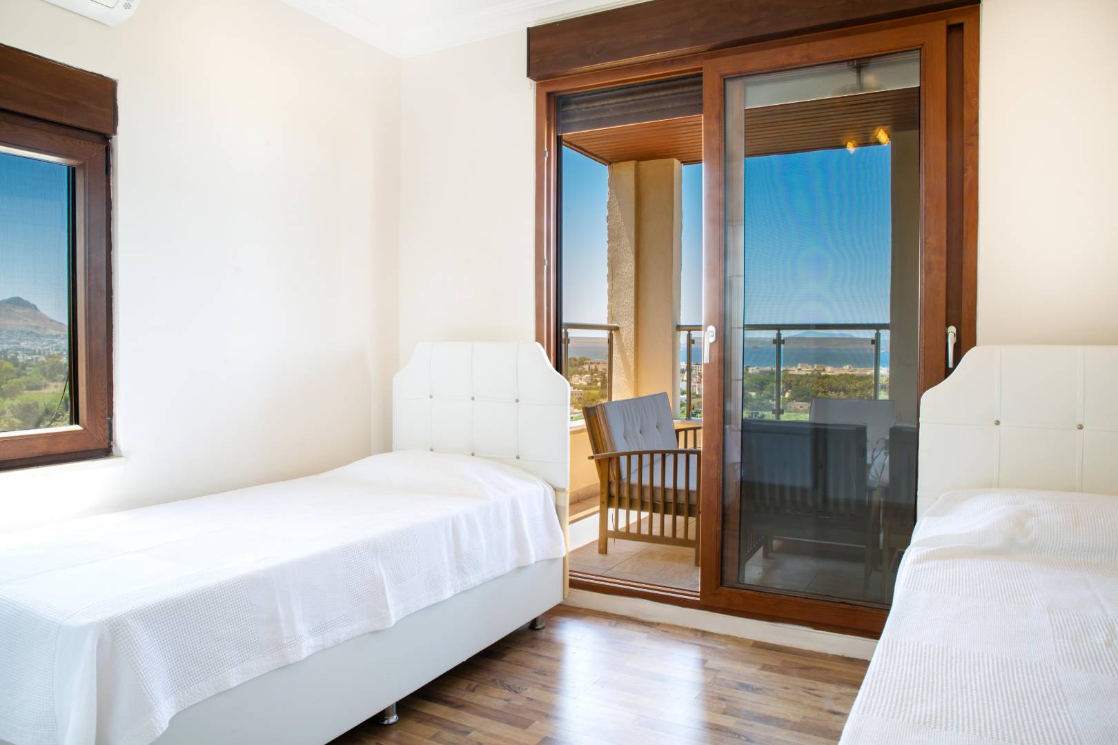 Bodrum Peksimet'te Göz Alıcı Deniz Manzaralı, Özel Havuzlu, 2+1 Villa