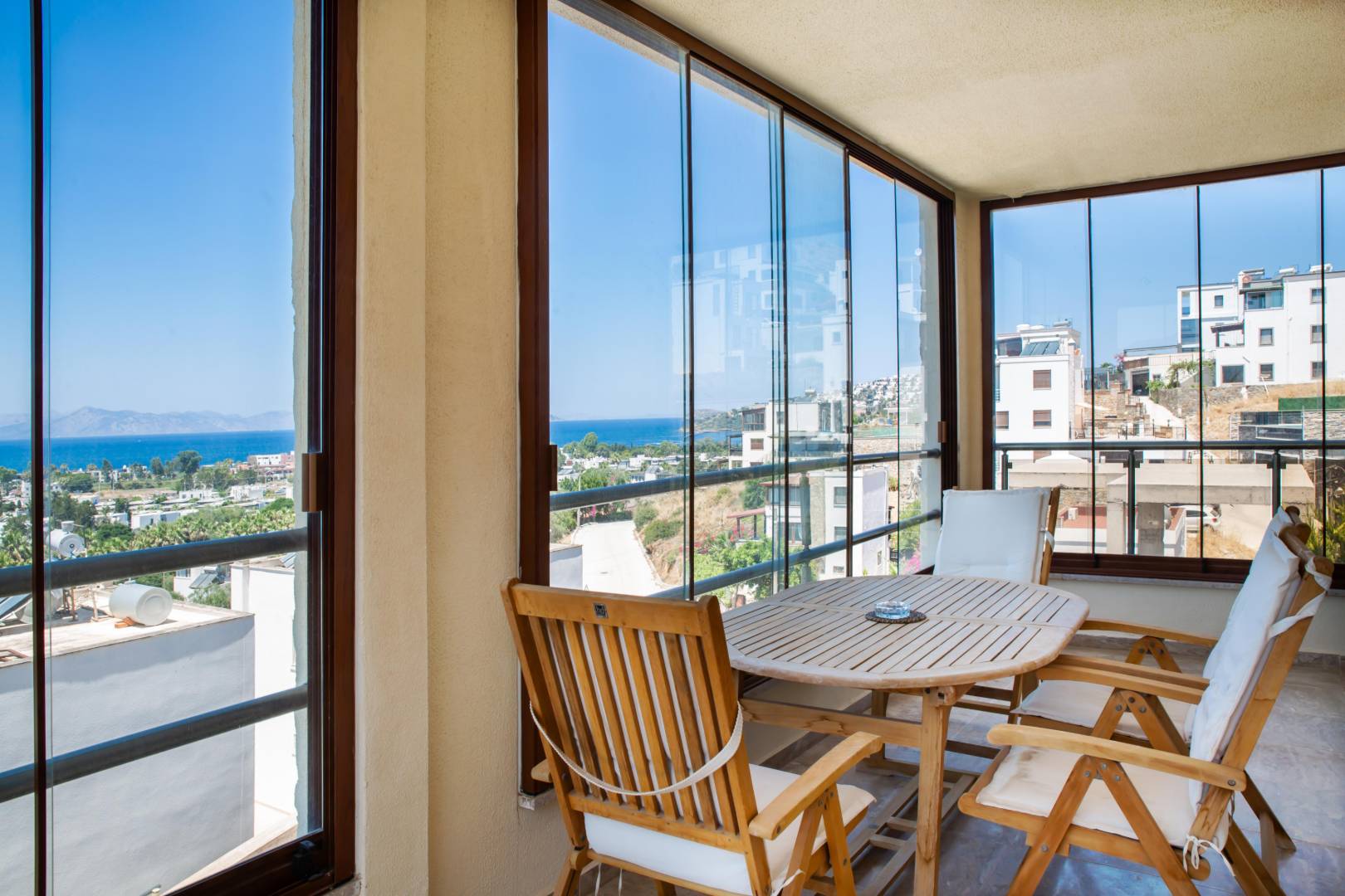 Bodrum Peksimet'te Göz Alıcı Deniz Manzaralı, Özel Havuzlu, 2+1 Villa